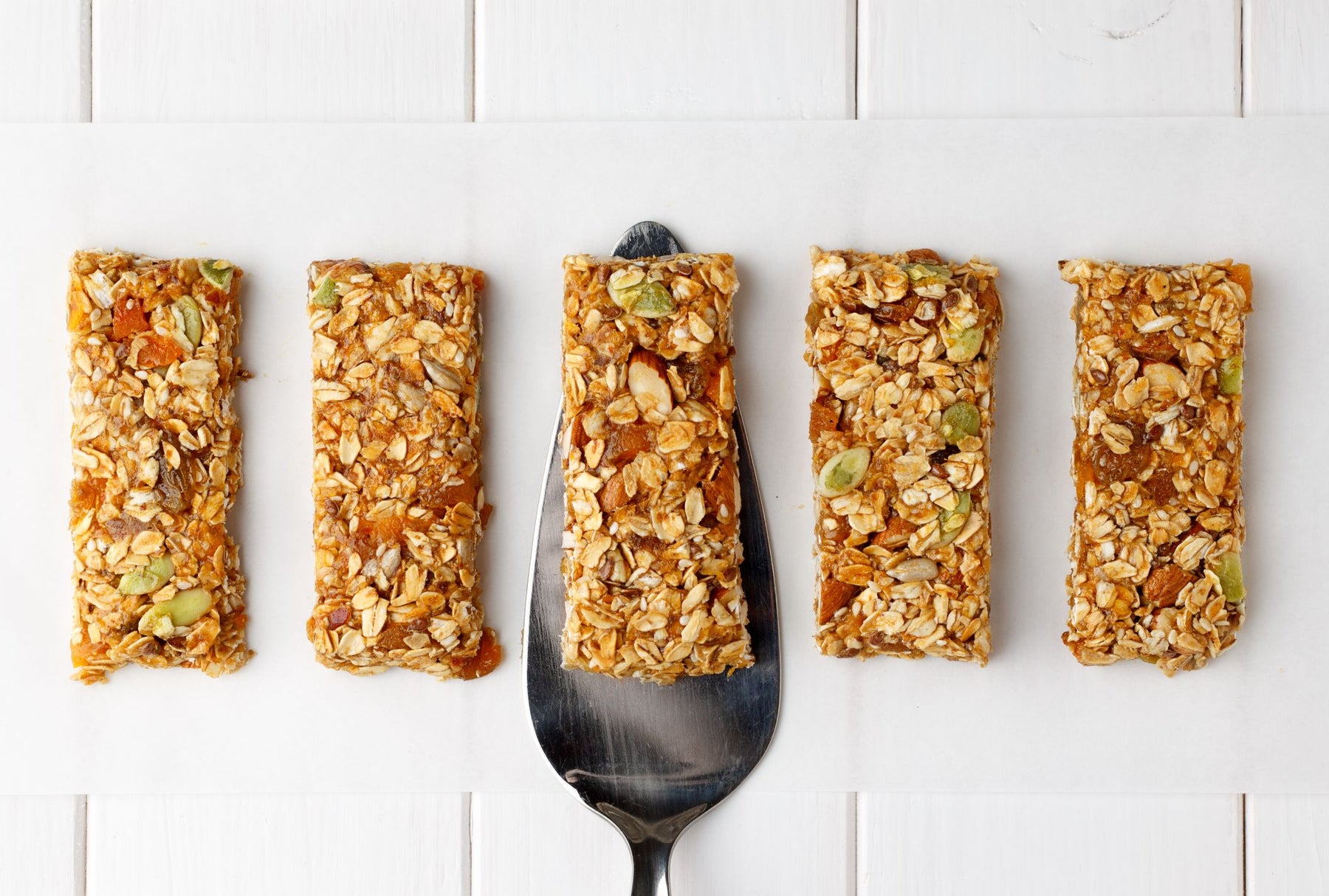 Peanut Butter and Chocolate Chip Granola Bars with Organic Sun-Dried Apricots (8 bars)